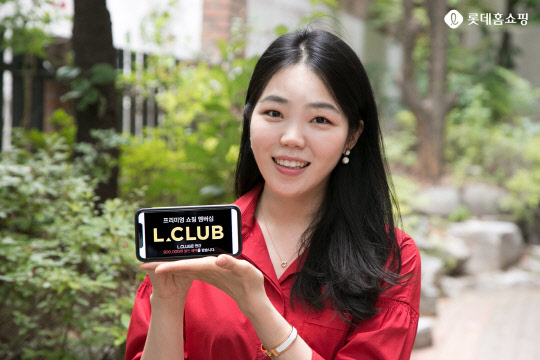 롯데홈쇼핑의 유료 멤버십 서비스 ‘엘클럽’이 가입자 10만명을 돌파했다.  롯데홈쇼핑 제공